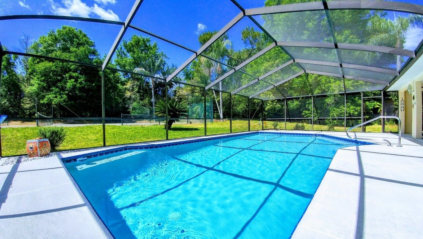 Tired Of Cleaning Your Pool? Call A Pool Cleaning Professional!